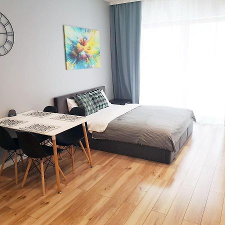 Novum Apartment With Parking Krasków Εξωτερικό φωτογραφία