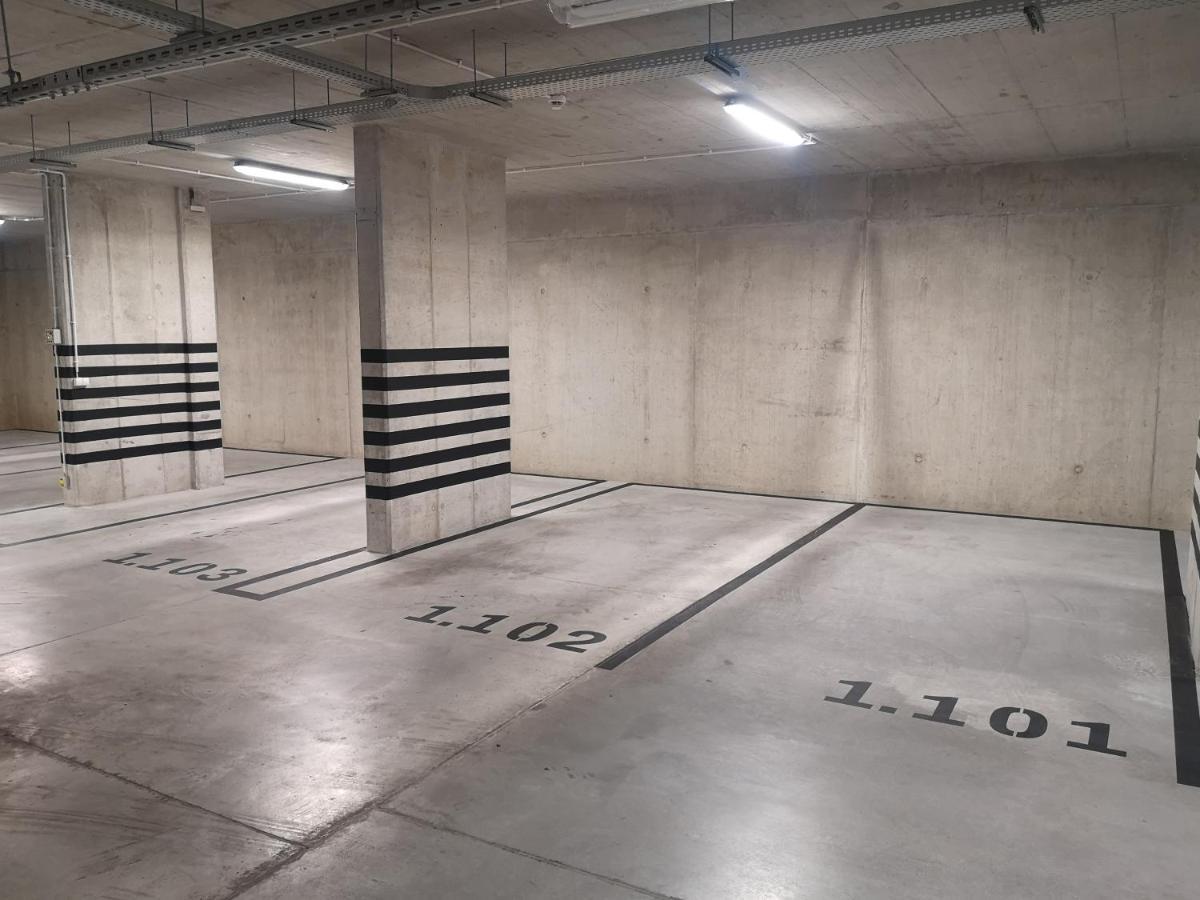 Novum Apartment With Parking Krasków Εξωτερικό φωτογραφία