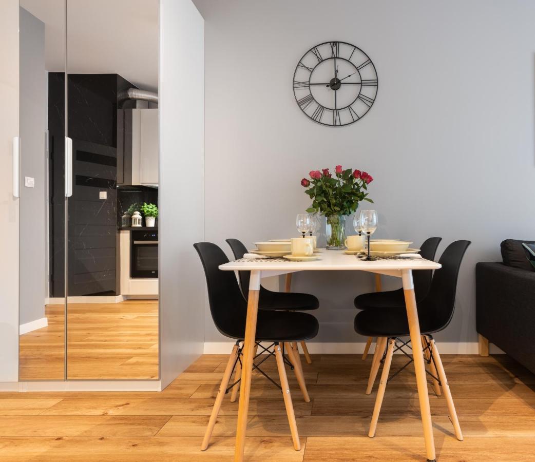 Novum Apartment With Parking Krasków Εξωτερικό φωτογραφία