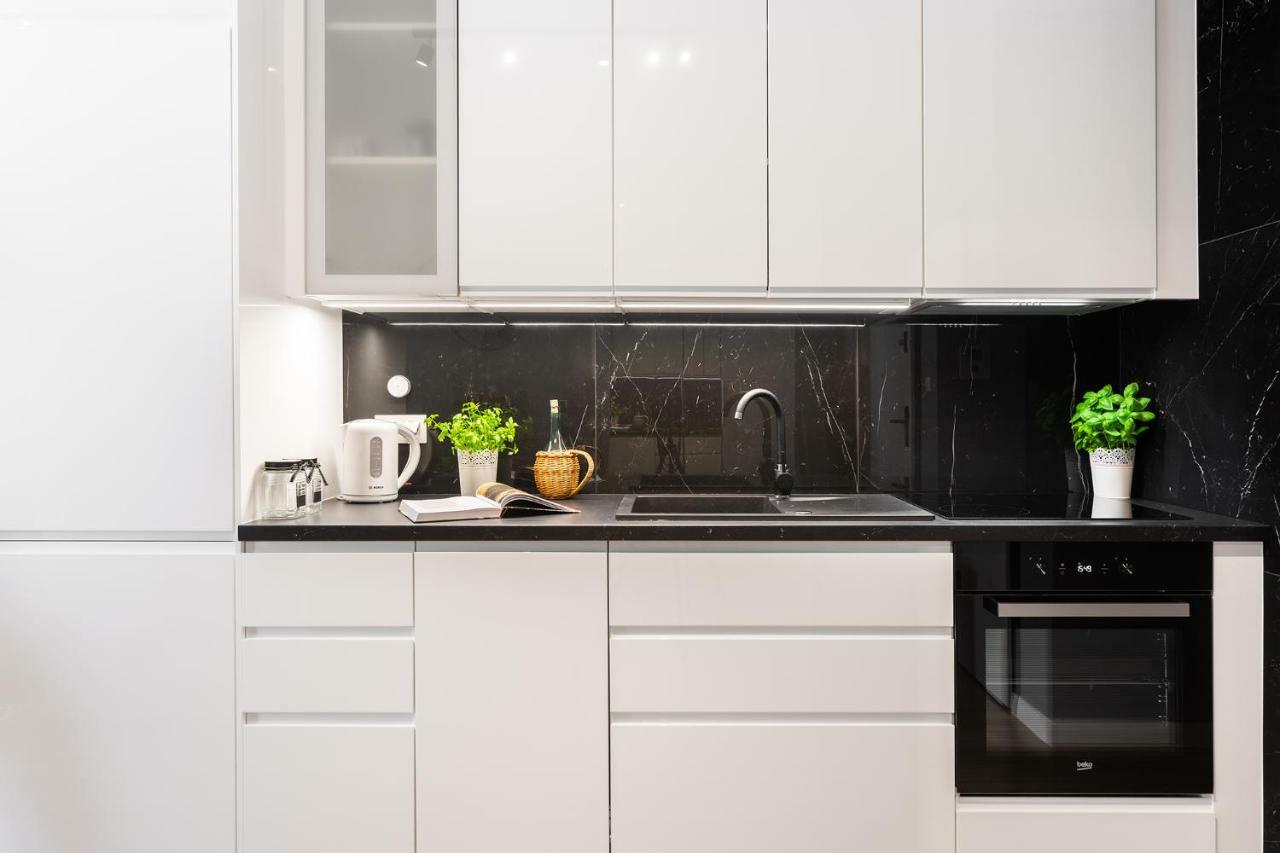 Novum Apartment With Parking Krasków Εξωτερικό φωτογραφία